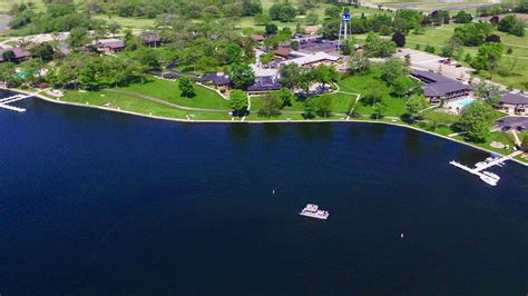 Lakelawn resort - Lake Lawn Resort in Delavan, WI, is a popular American restaurant that has earned an average rating of 3.9 stars. Learn more by reading what others have to say about Lake Lawn Resort. Today, Lake Lawn Resort is open from 12:00 AM to 11:59 PM.